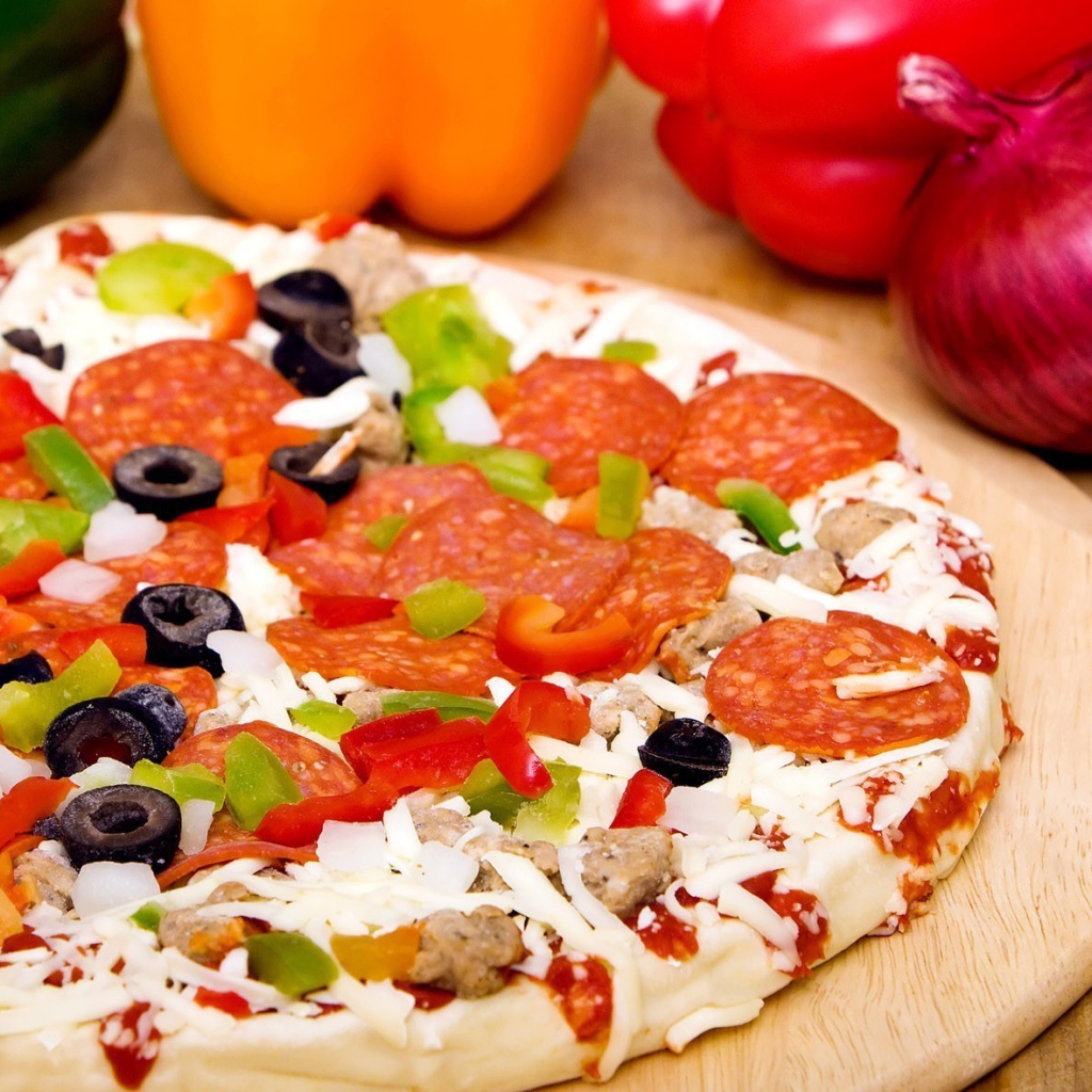 Пицца с салями