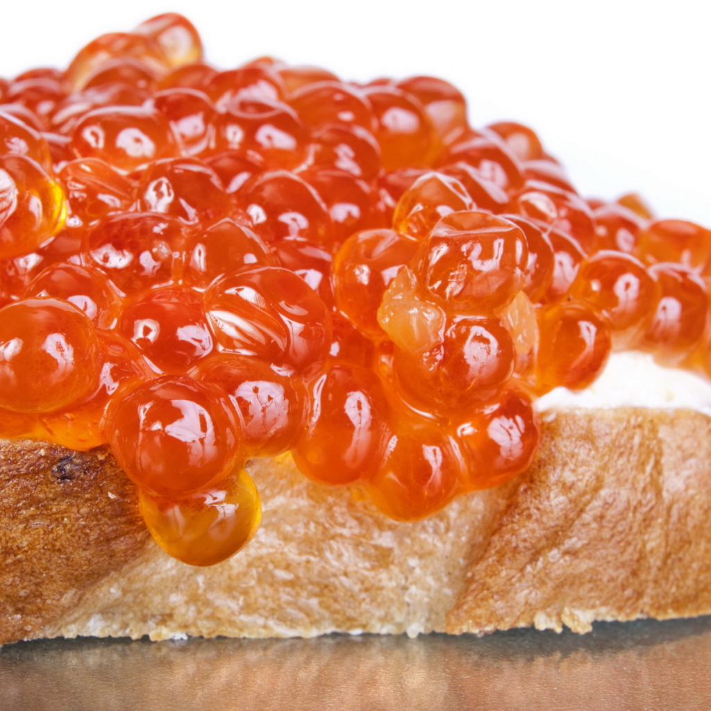 Бутерброд с красной икрой