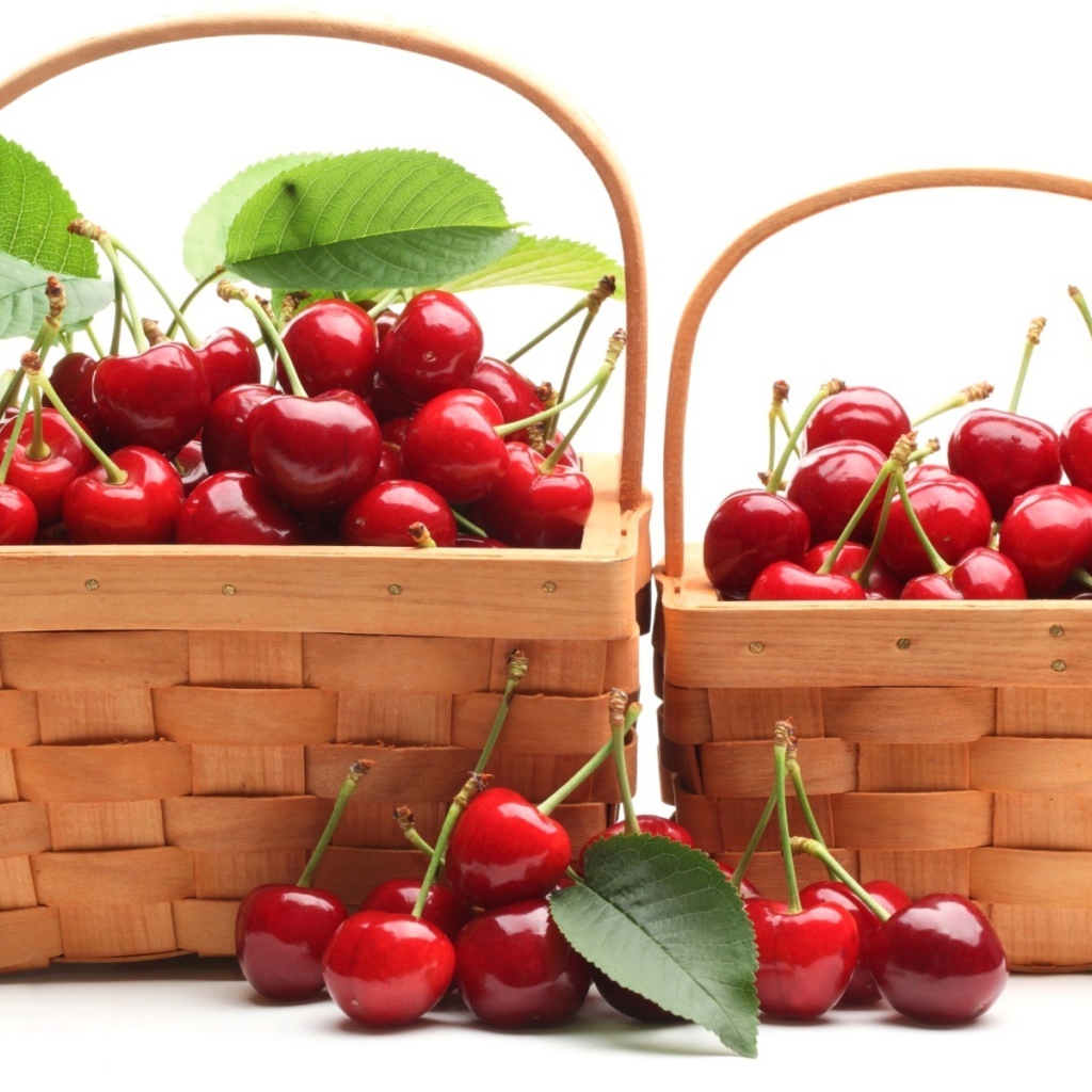 Корзинки с черешней