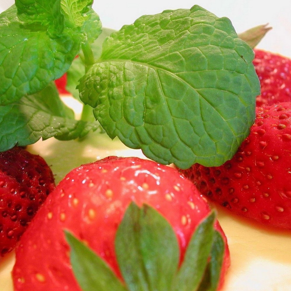 Клубника и мята