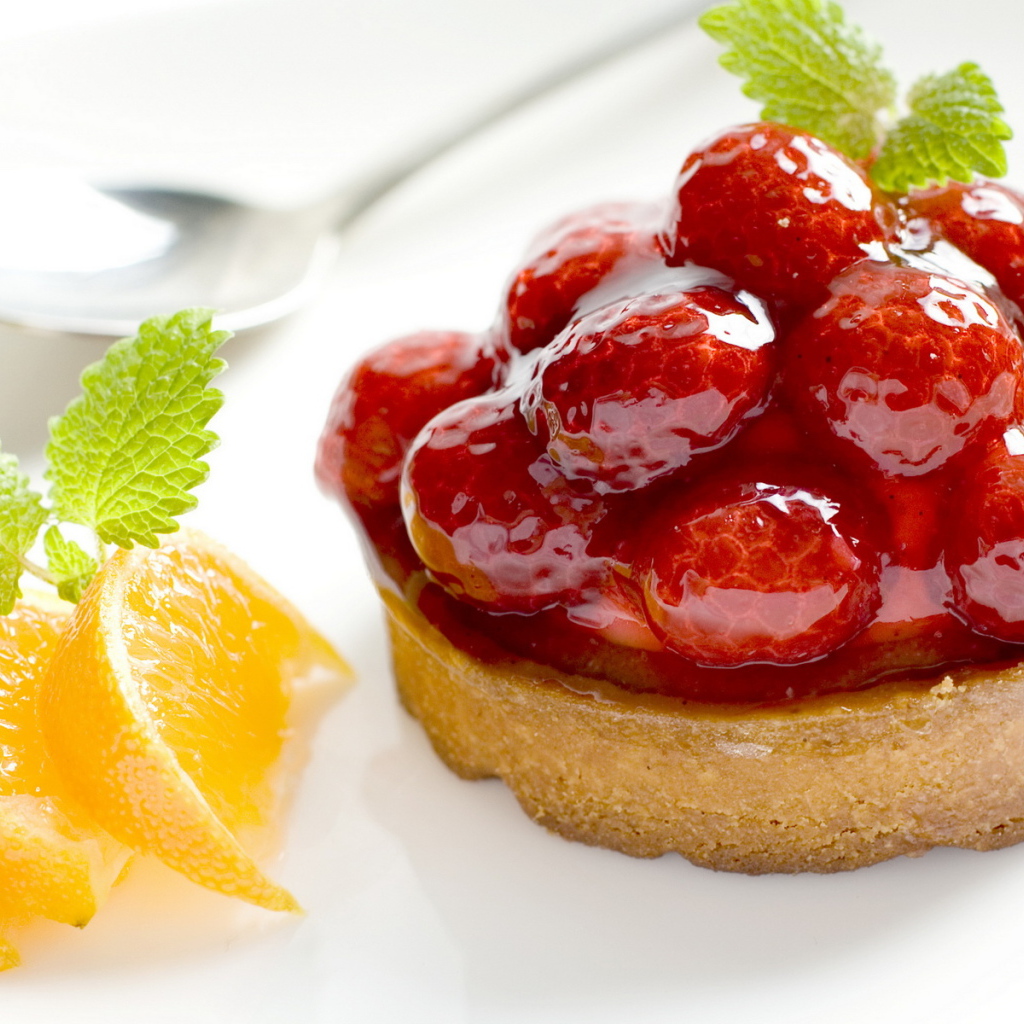 Пирожное с ягодами
