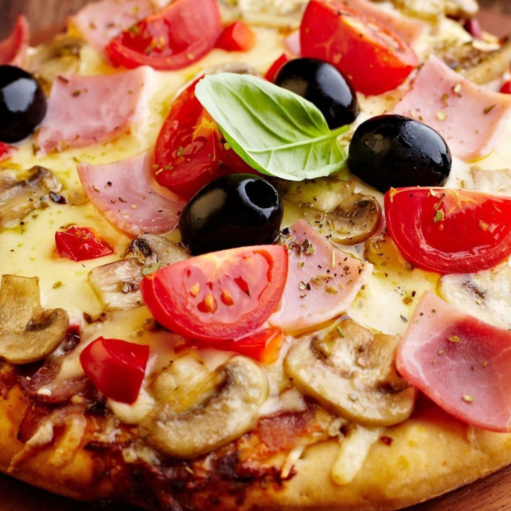 Пицца с помидоркой