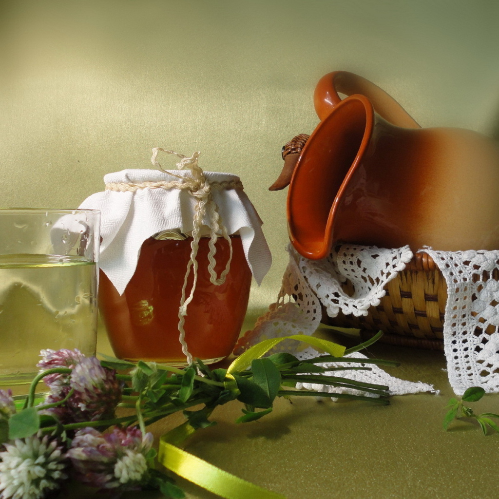 Медовый натюрморт