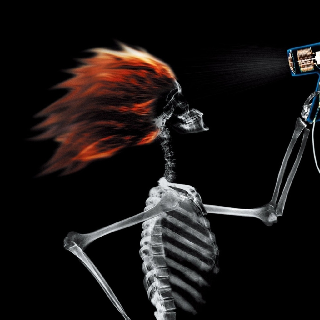 Девушка с феном