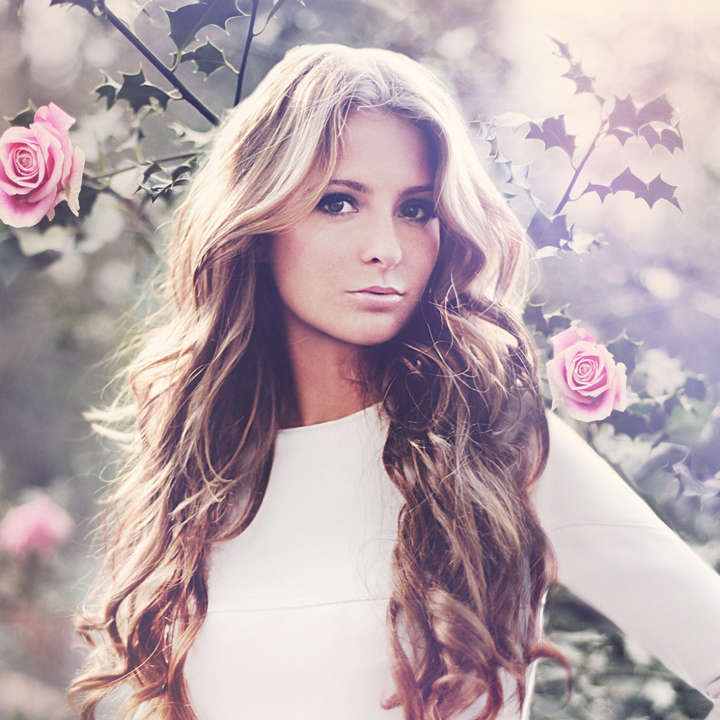 Красавица в розах