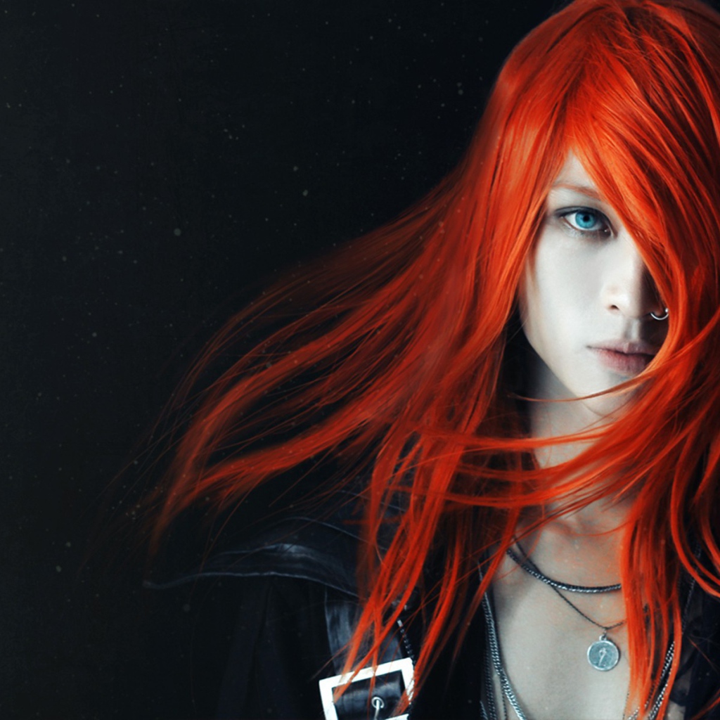 Красноволосая