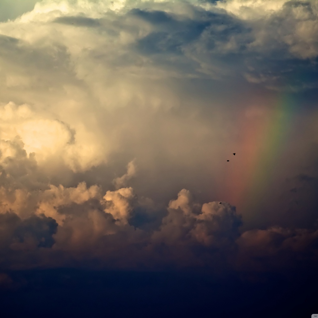 Облака и радуга