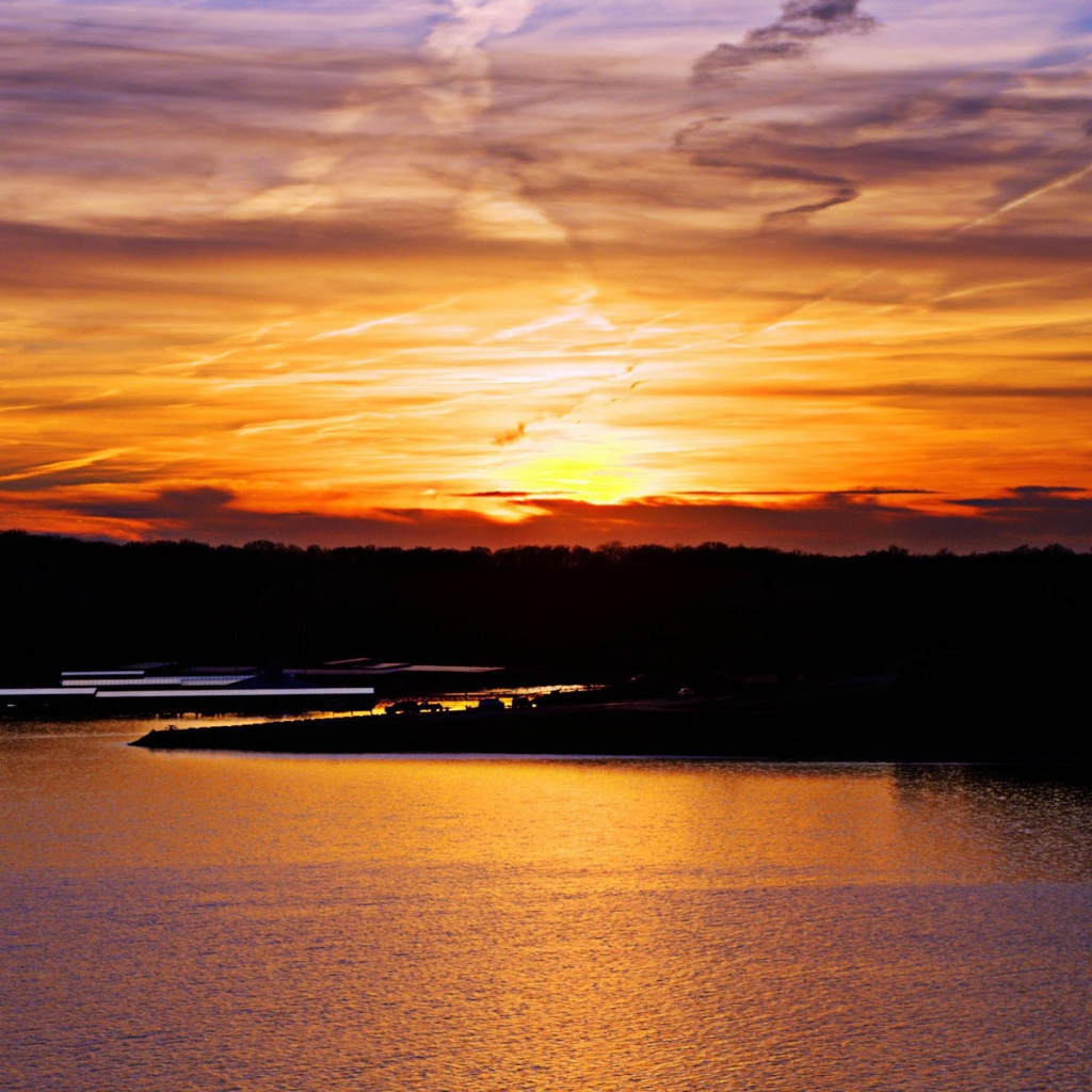 Озеро и закат