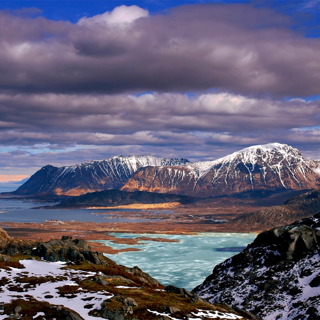 Горы на побережье