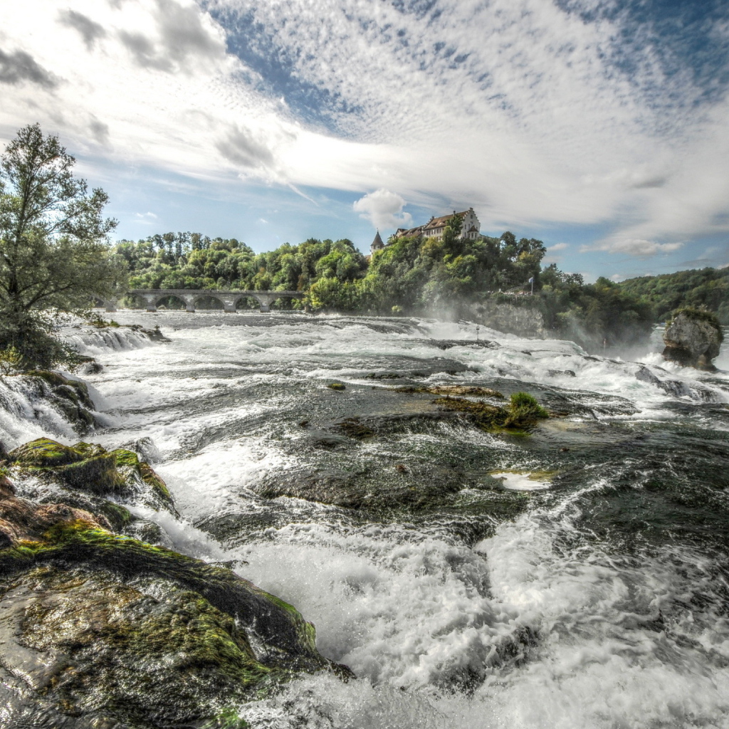 Бурная река