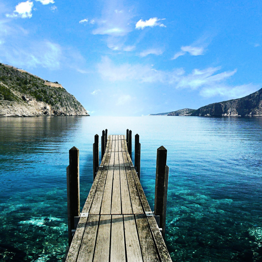 Бухта с причалом