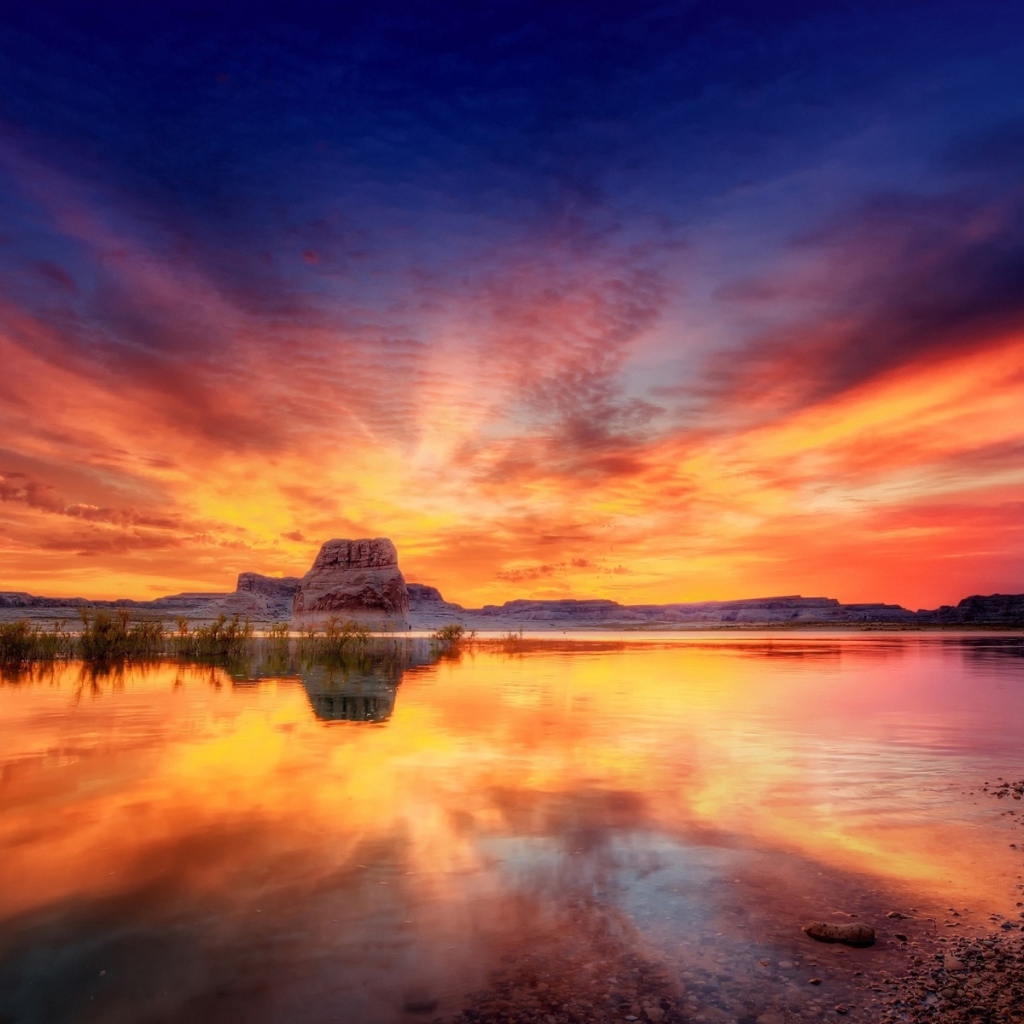 Закат на озере