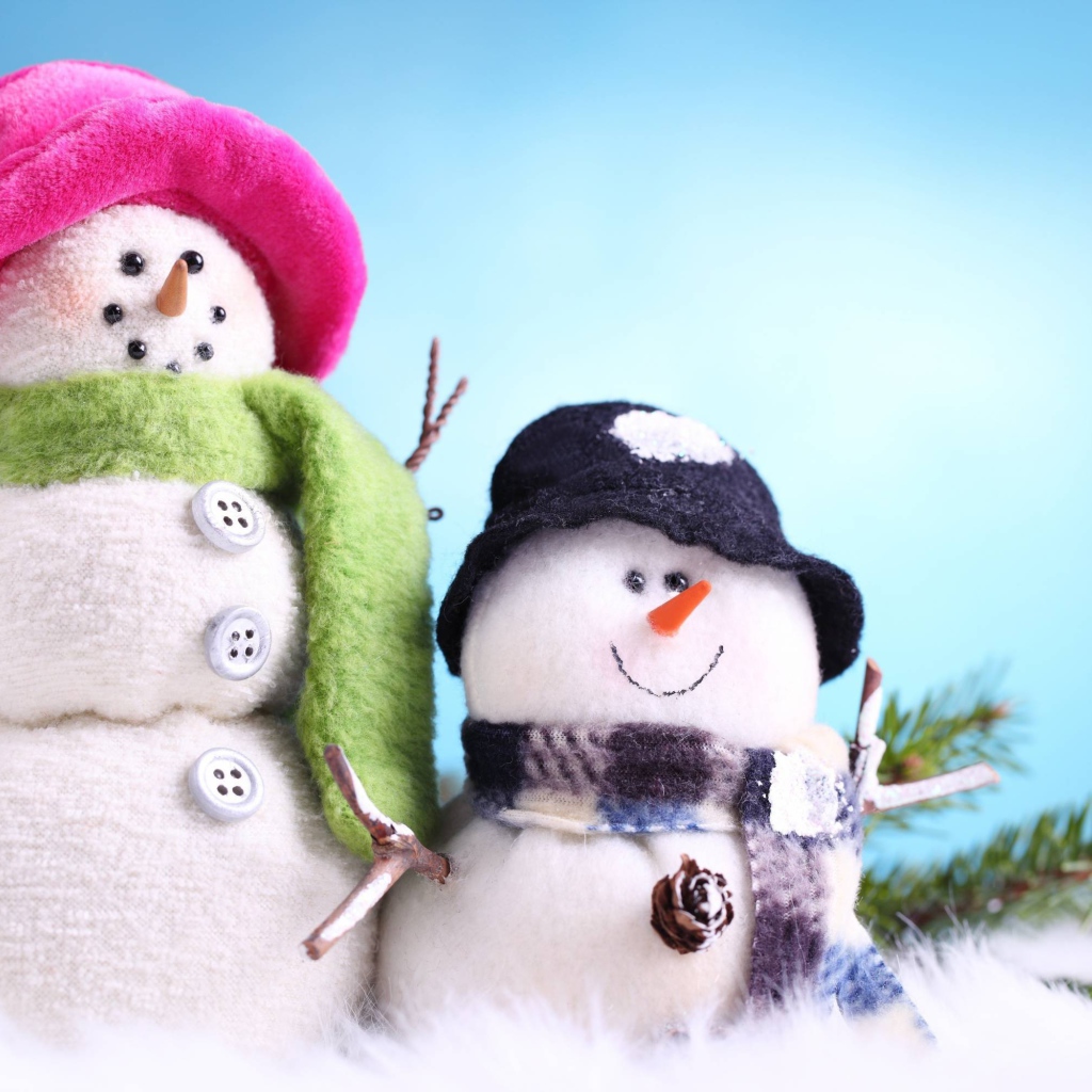 Веселые снеговики