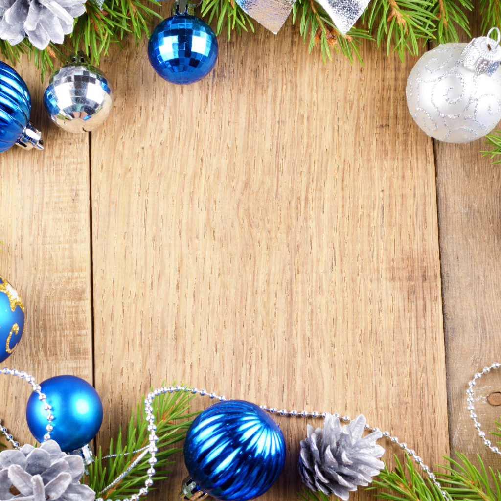 Новогодние шишки и бусы