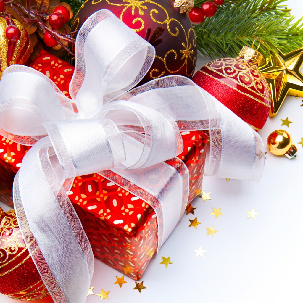 Подарок с белой лентой