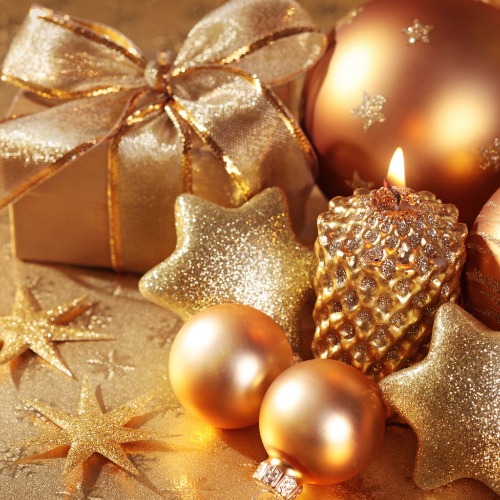 Золотые елочные шары