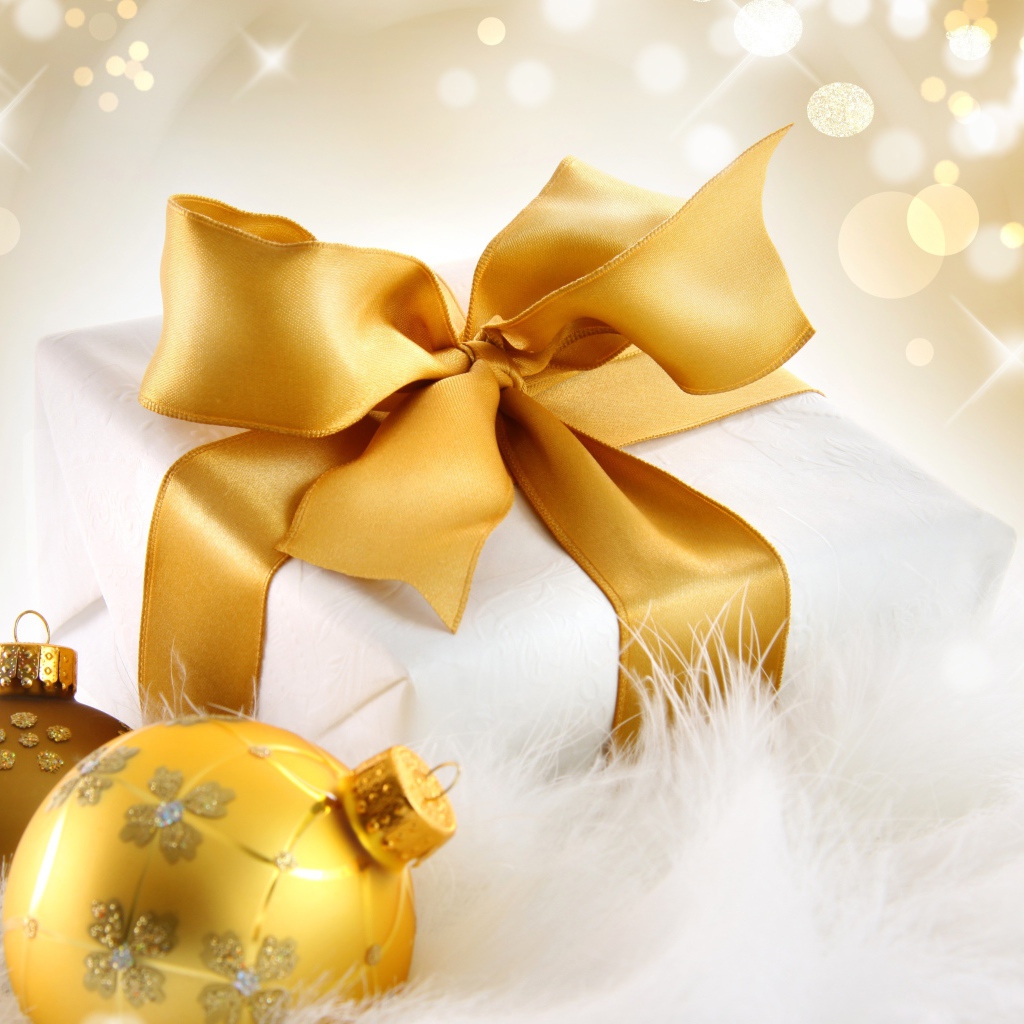 Новогодний подарок в коробке