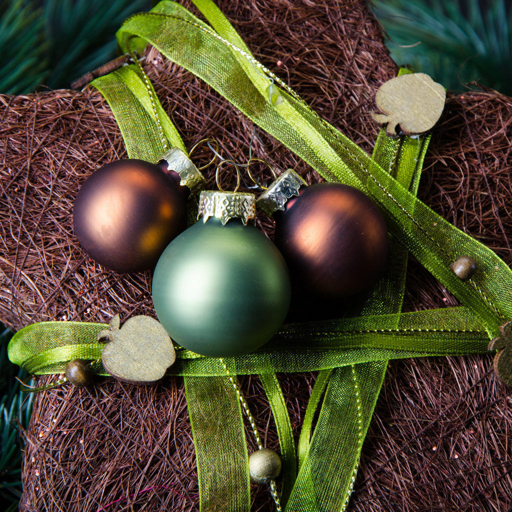 Звезда и шары для елки