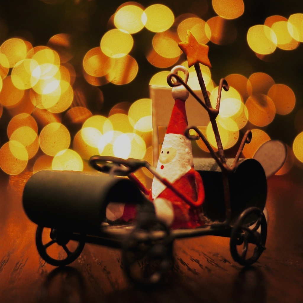 Игрушечный Дед Мороз