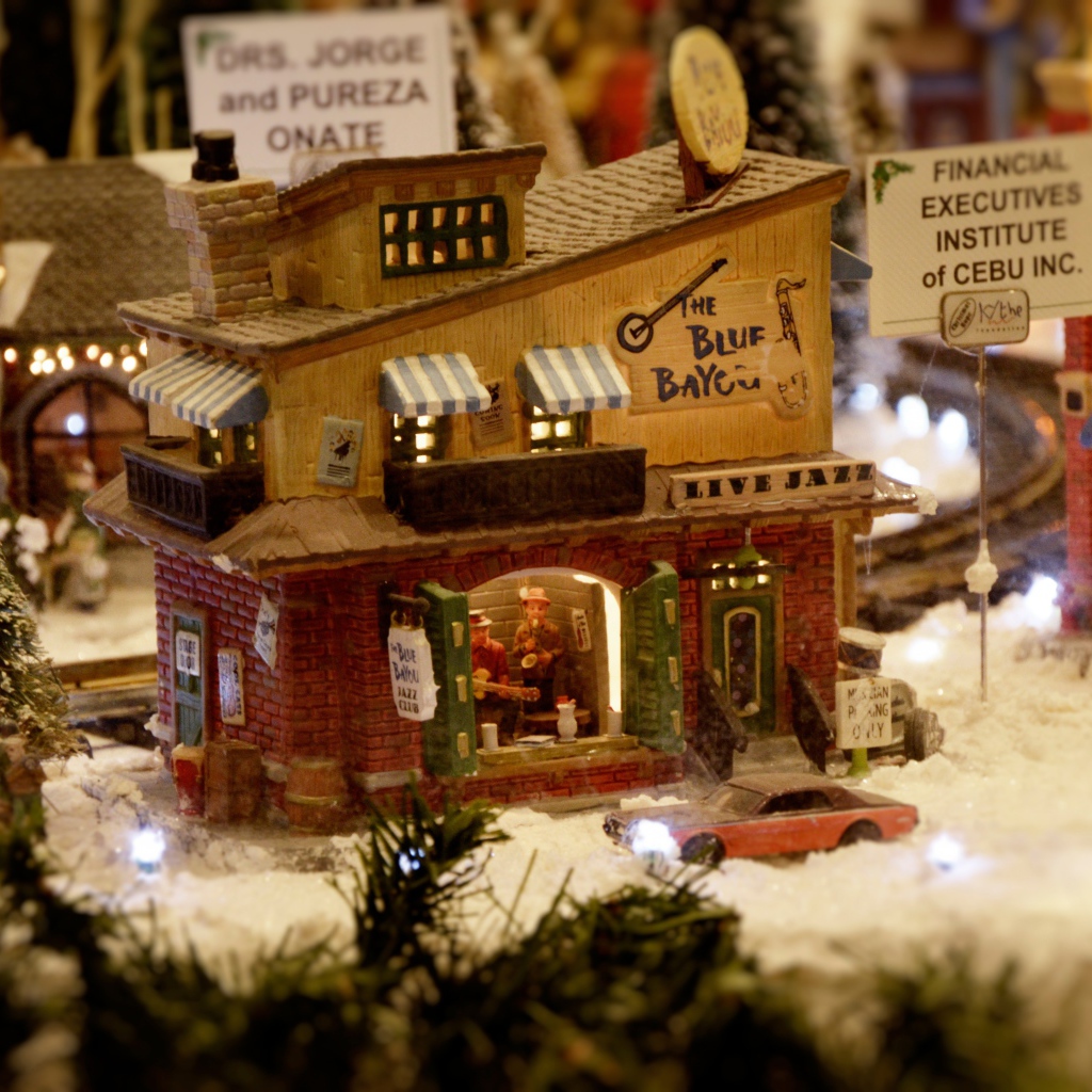 Игрушечный город зимой