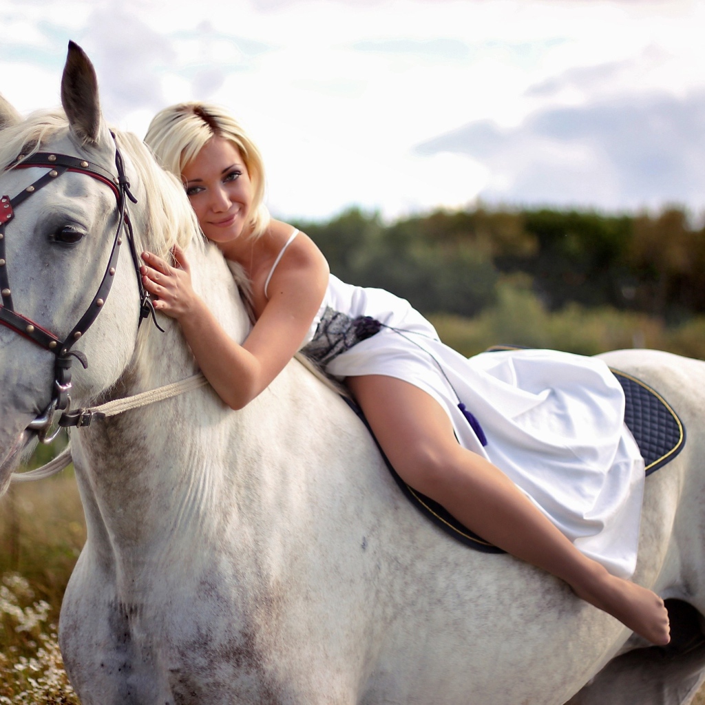 Верхом на лошади