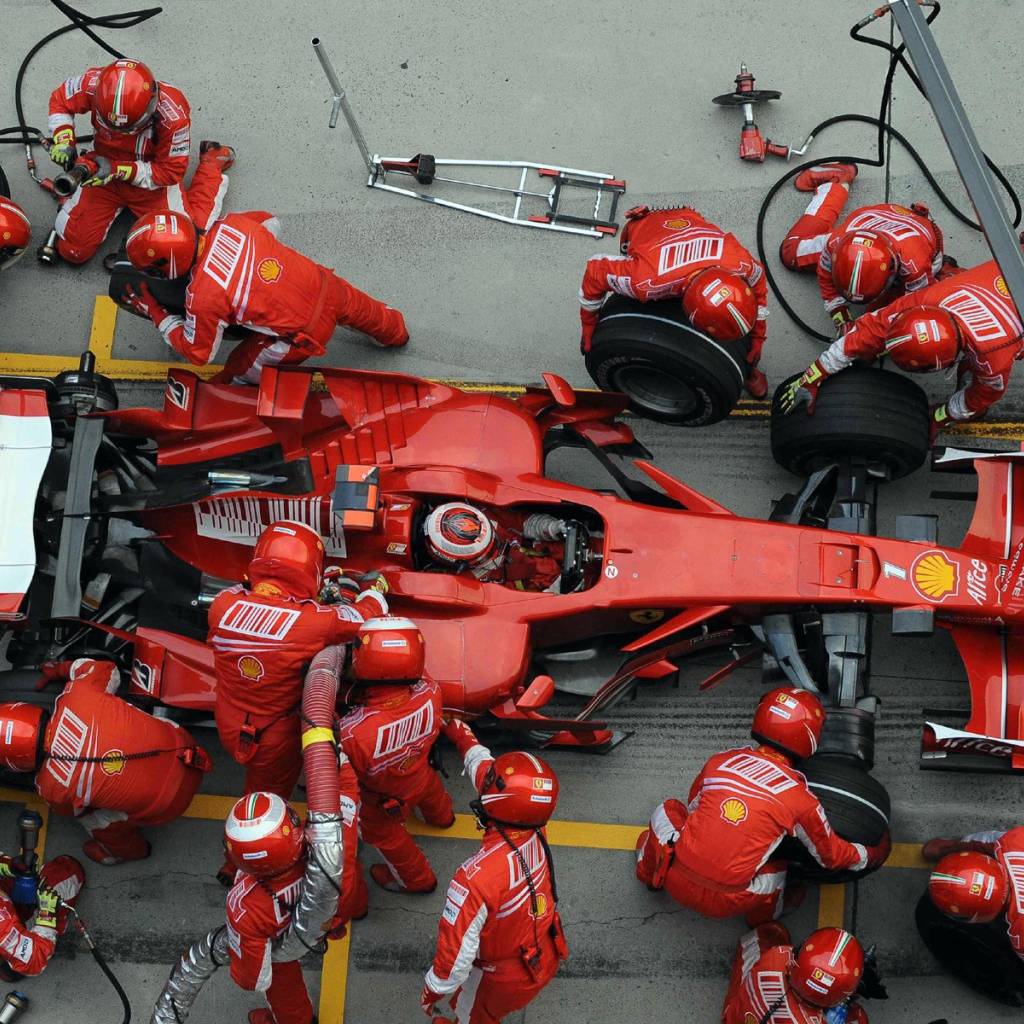 Формула один смена колес и заправка