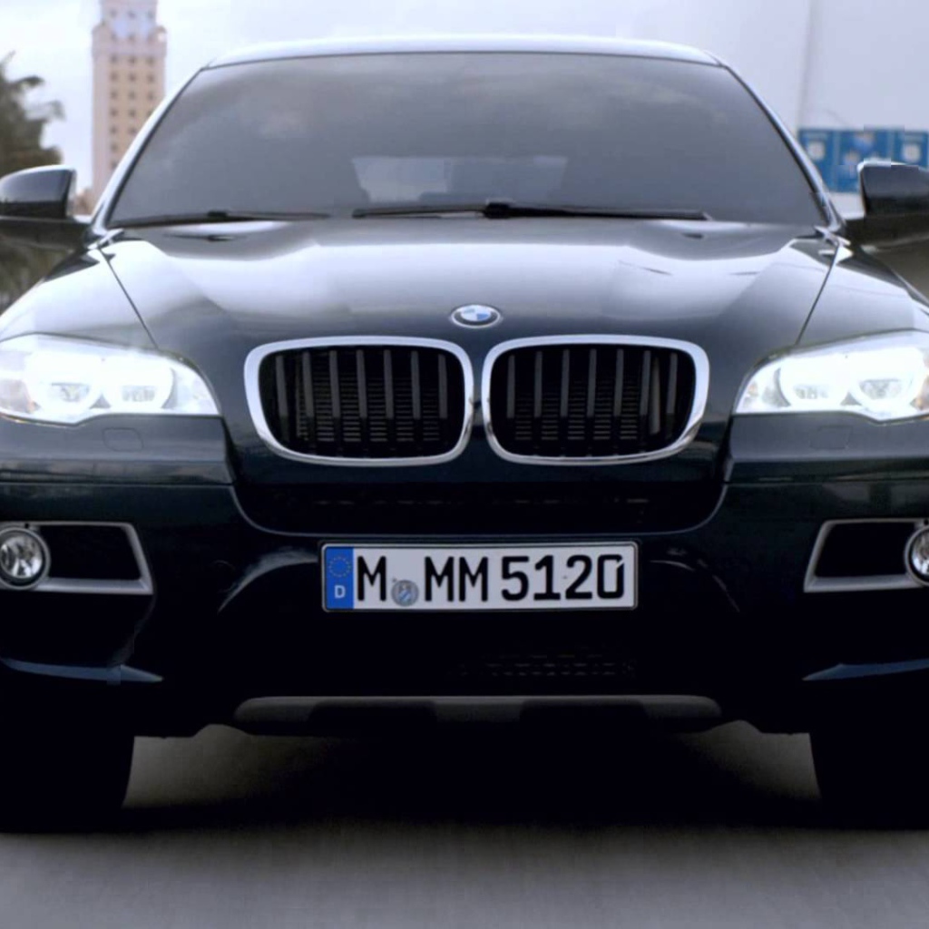 Черный BMW X4 кроссовер