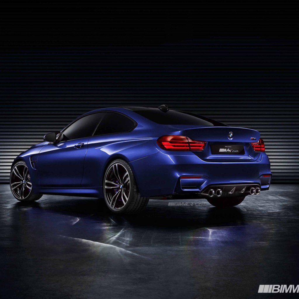 Синий BMW M4 купе