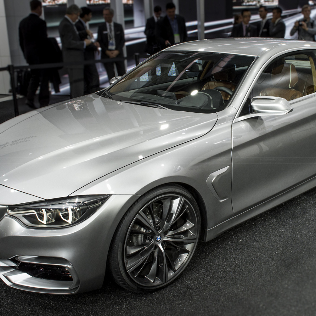 Серебряная BMW M4