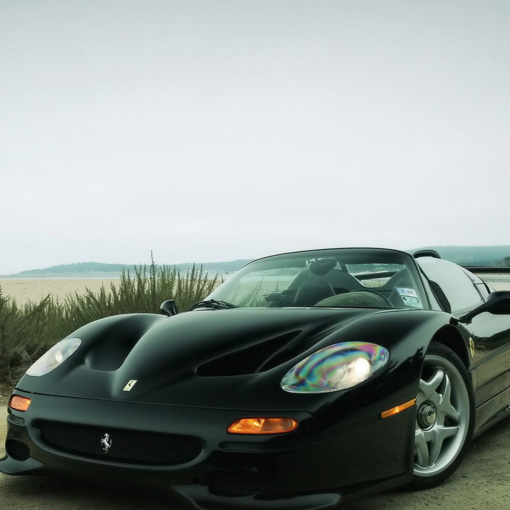 Ферари кабриолет на дороге