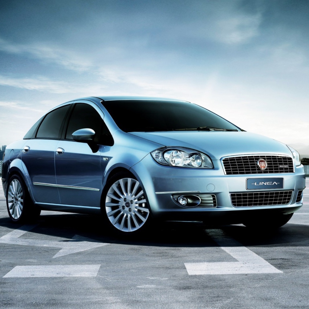 Автомобиль Фиат в голубом тоне