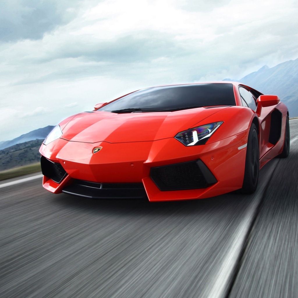 Lamborghini Aventador в движении