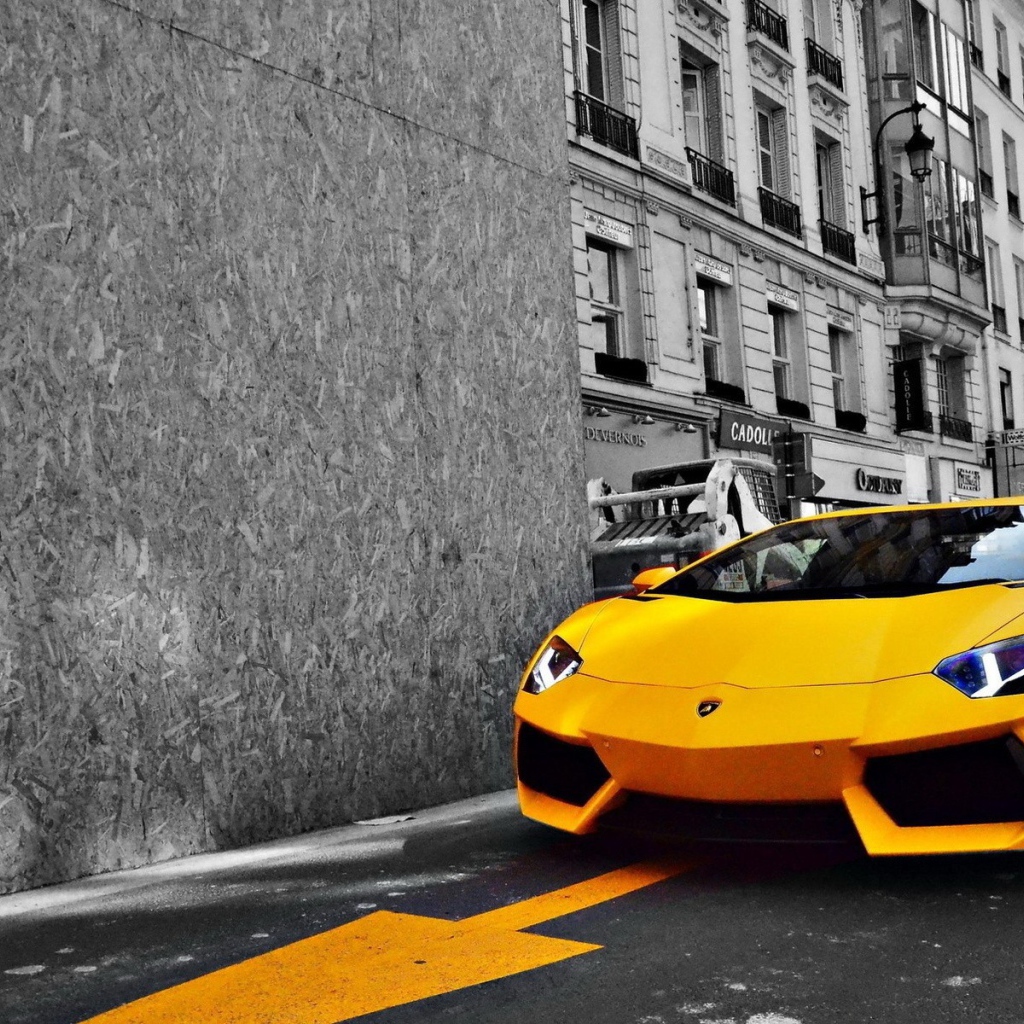 Желтый Lamborghini Aventador