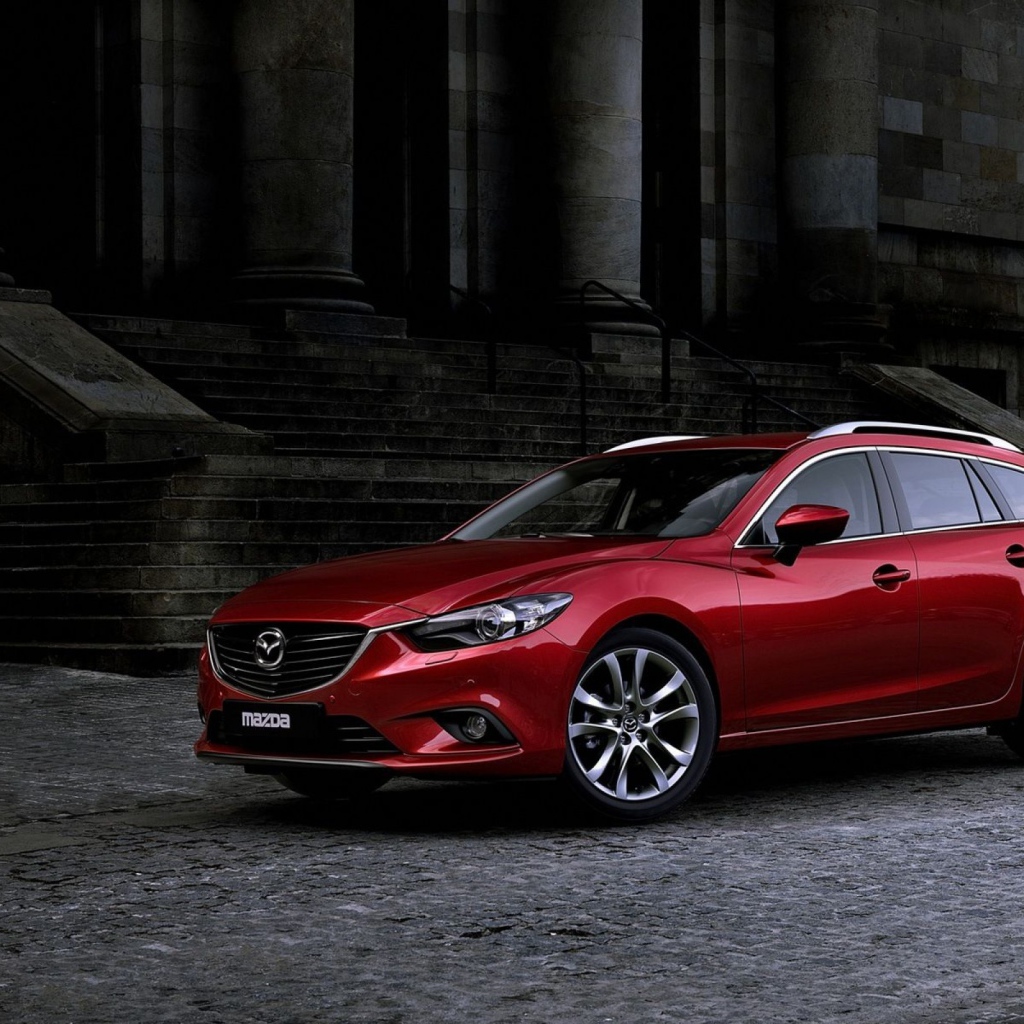 Красная Мазда 6