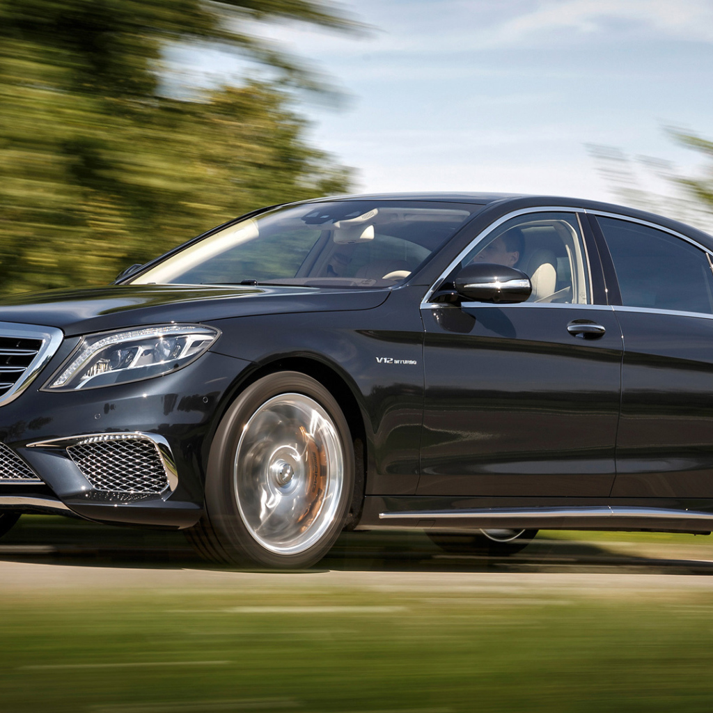 Черный Mercedes-Benz S65 AMG