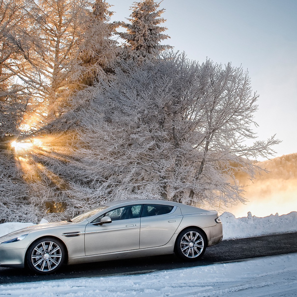 Автомобиль на зимней дороге