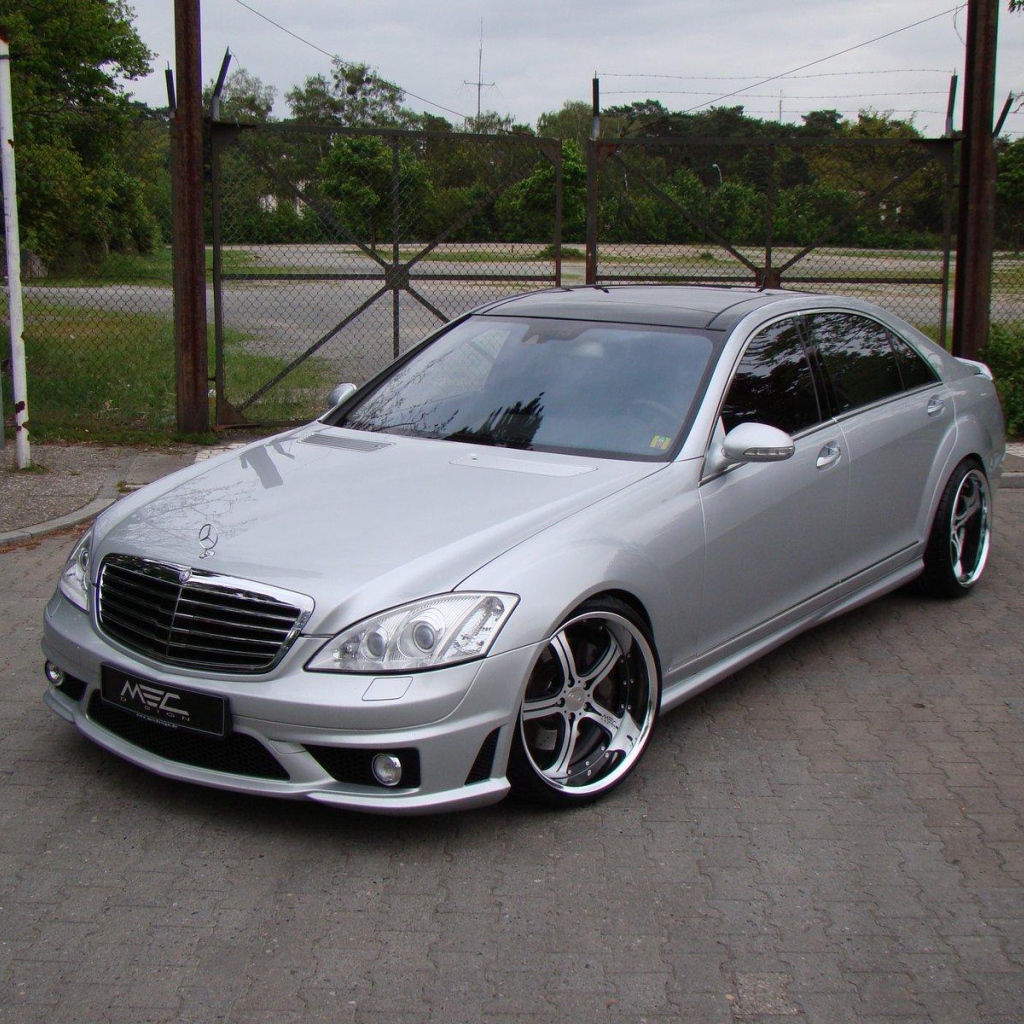 Серый Mercedes-Benz S65 AMG