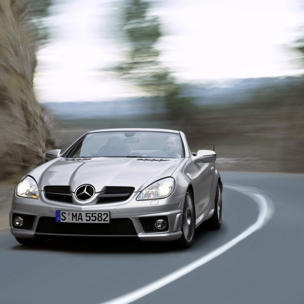 Мерседес бенц на повороте