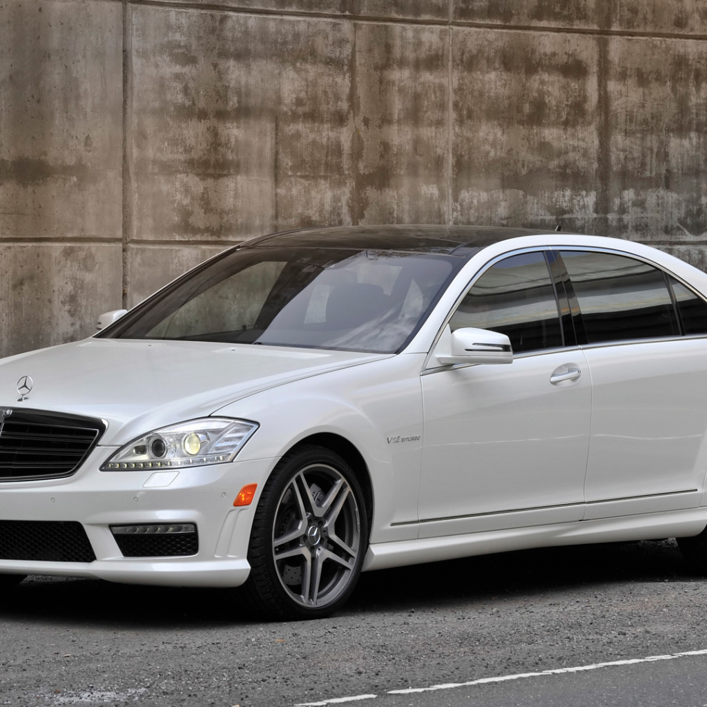 Белый Mercedes-Benz S65 AMG