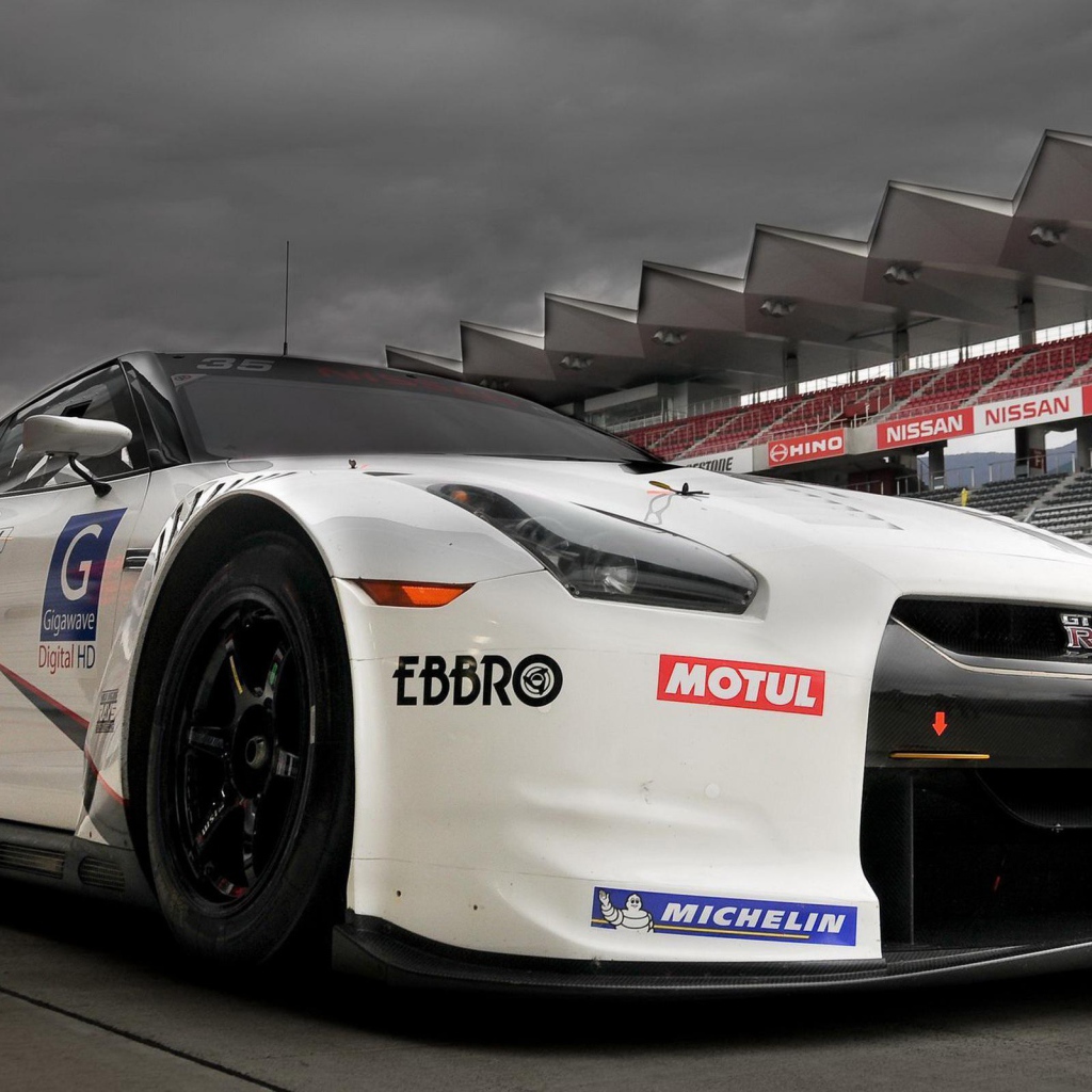 Автомобиль Нисан GTR