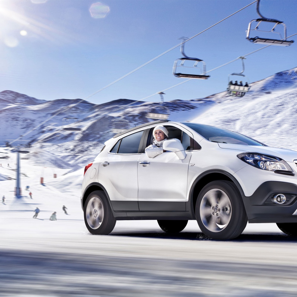 Девушка на белом Опеле