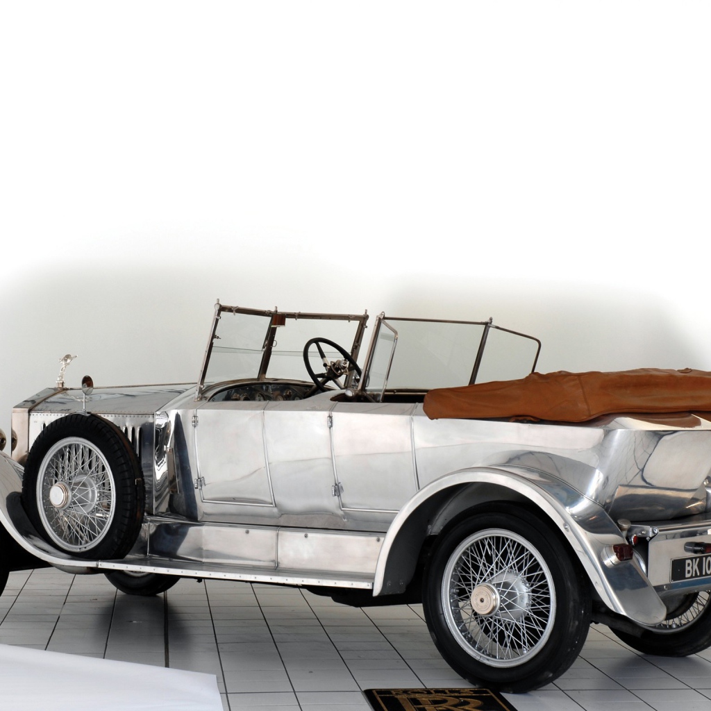 Автомобиль Ролс ройс