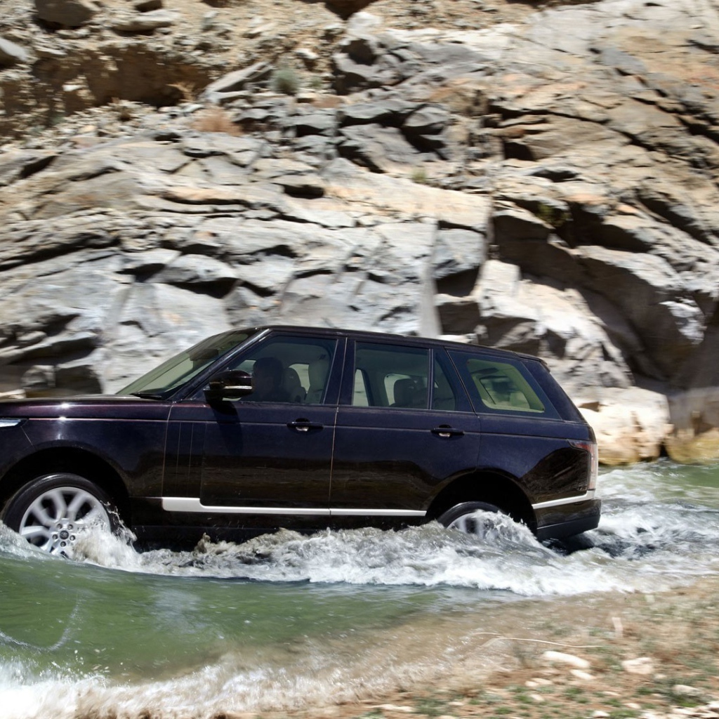 Randge Rover в воде