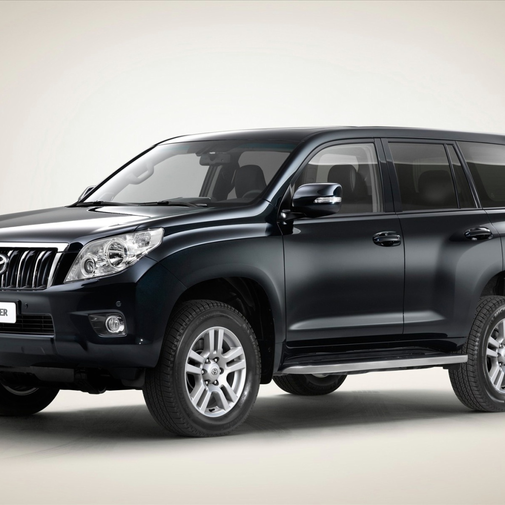 Тойота Land Cruiser черный