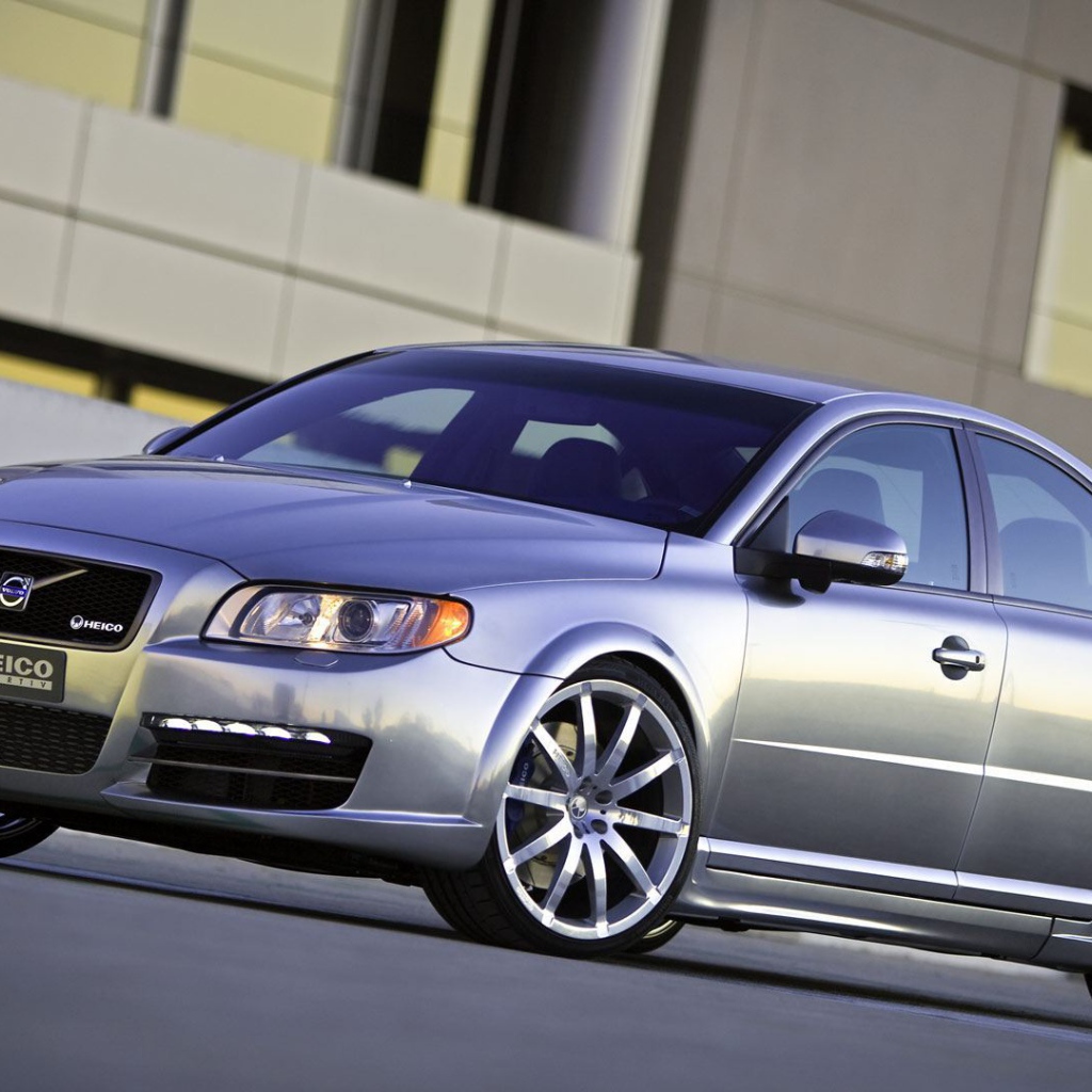 Удивительная Серебряная Volvo S80