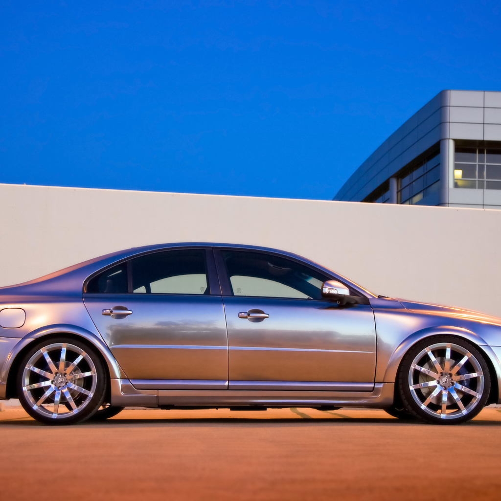 Серебряная Volvo S80