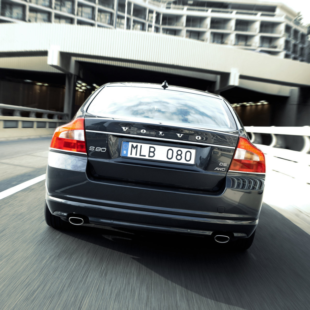  Volvo S80 сзади