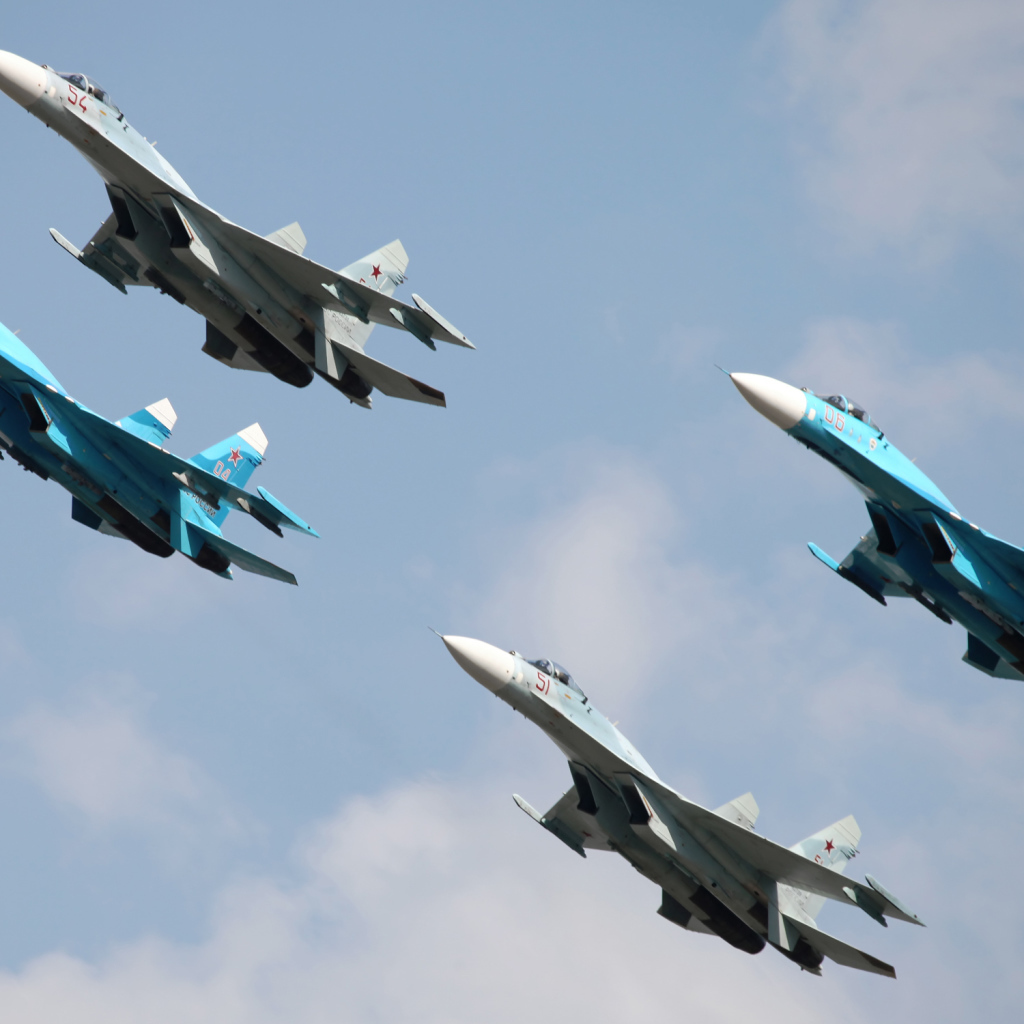 Четверка СУ-27 в небе