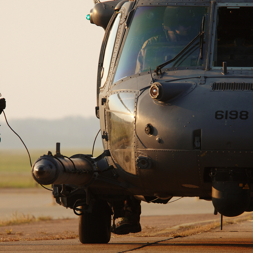 Вертолет и пилот