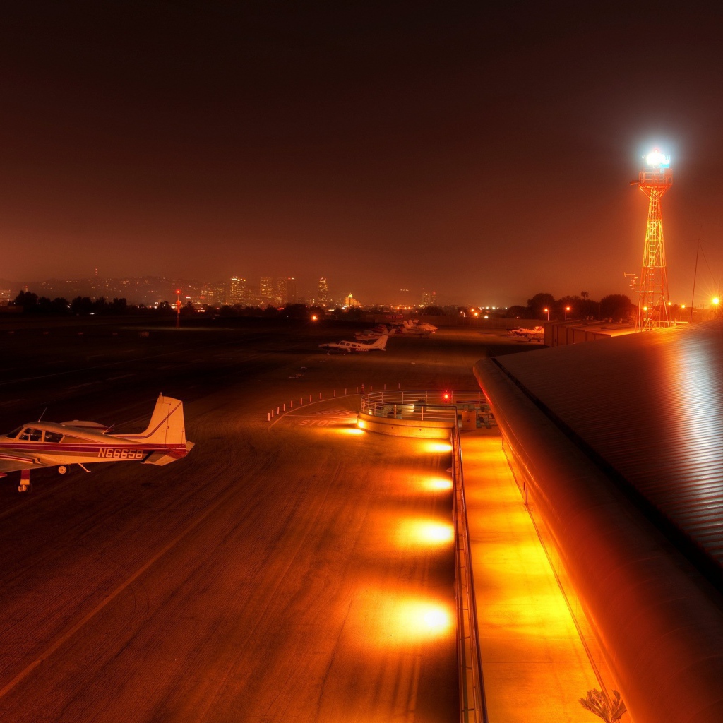 Ночной аэропорт